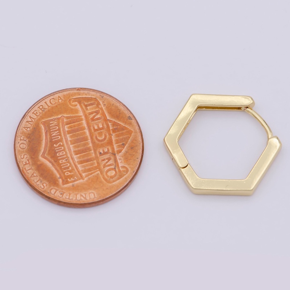 Dainty gold octagon earrings - Picture 3 of 3